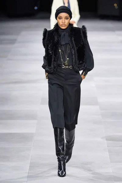 Look 25